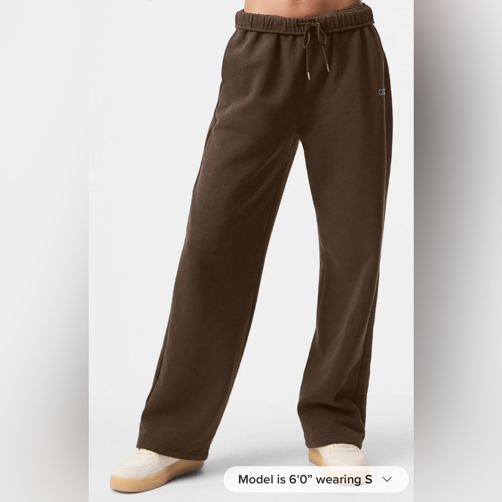 Alo Yoga NWT Accolade Straight Leg Sweatpants in Expresso Color Size M